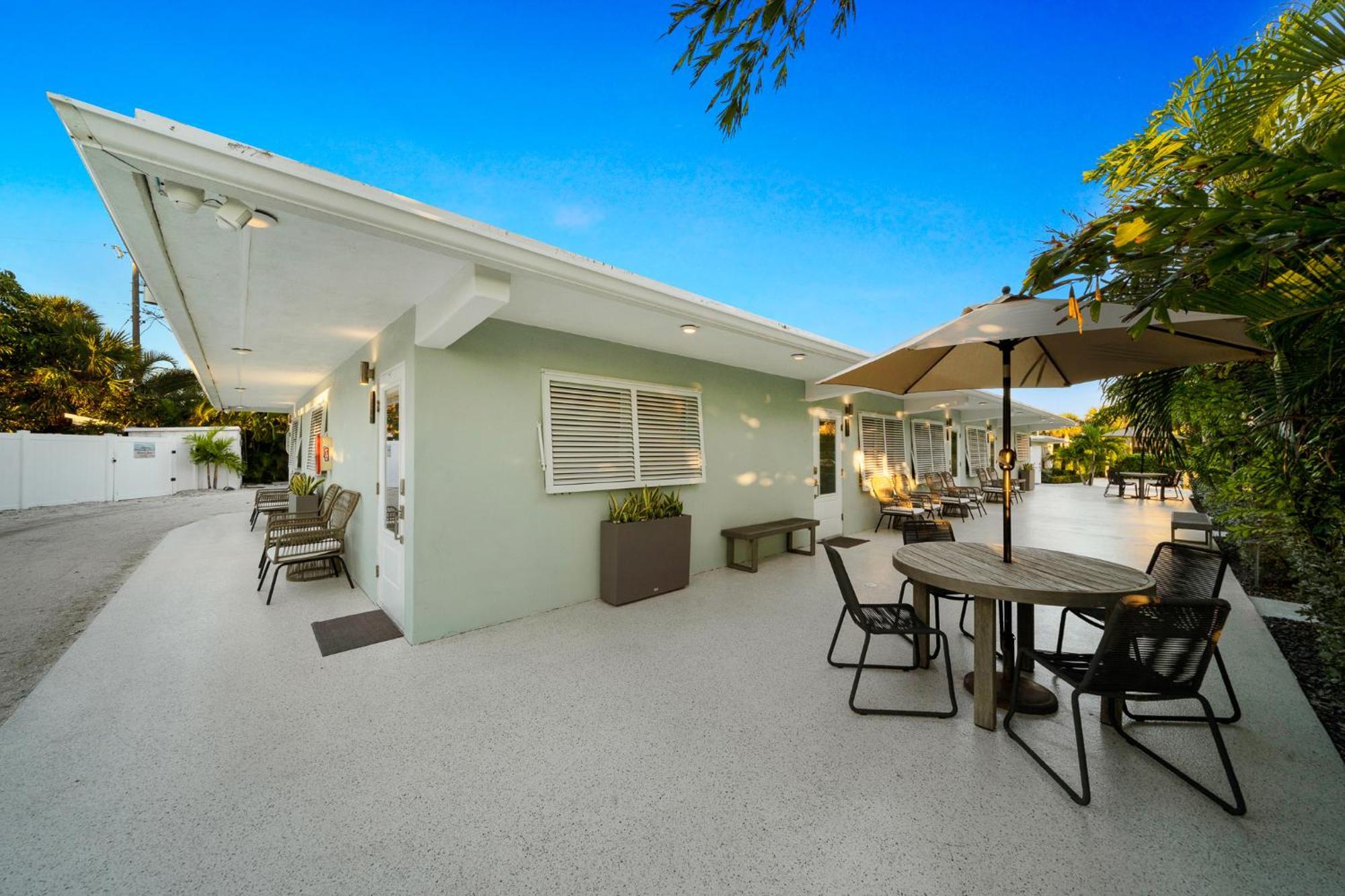 Boutique Vacation Rental Complex At Beach Cocoa Beach Exterior photo