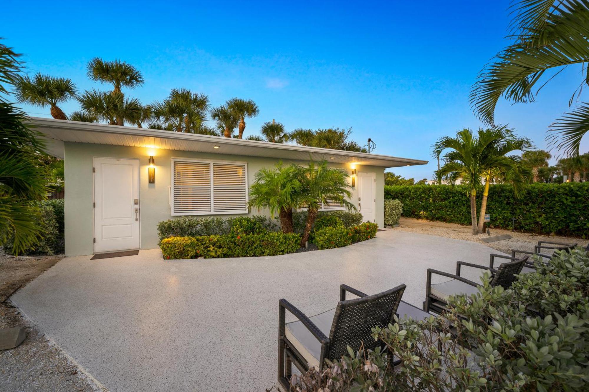Boutique Vacation Rental Complex At Beach Cocoa Beach Exterior photo